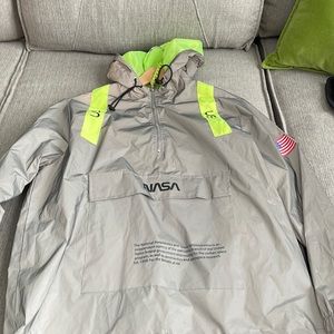 reflective wind breaker
